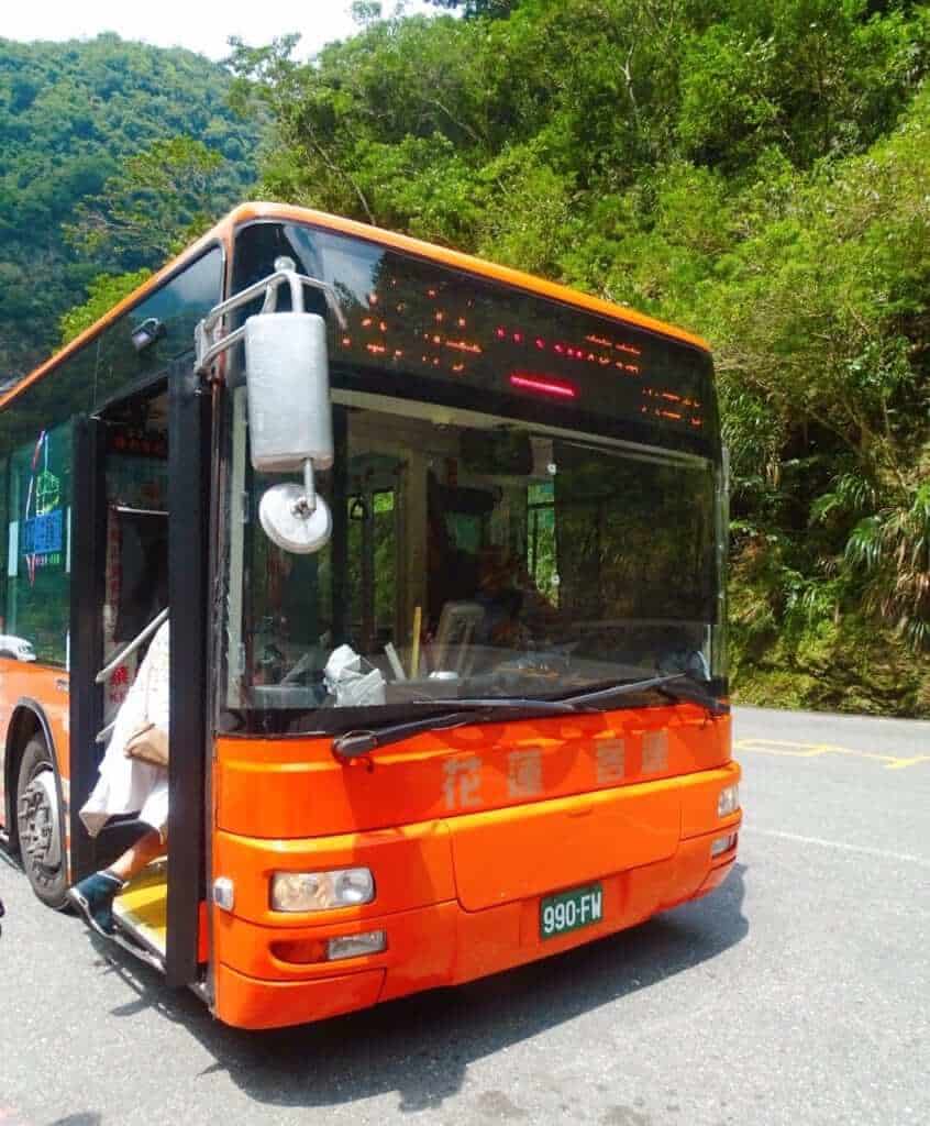 Local bus Taiwan budget guide