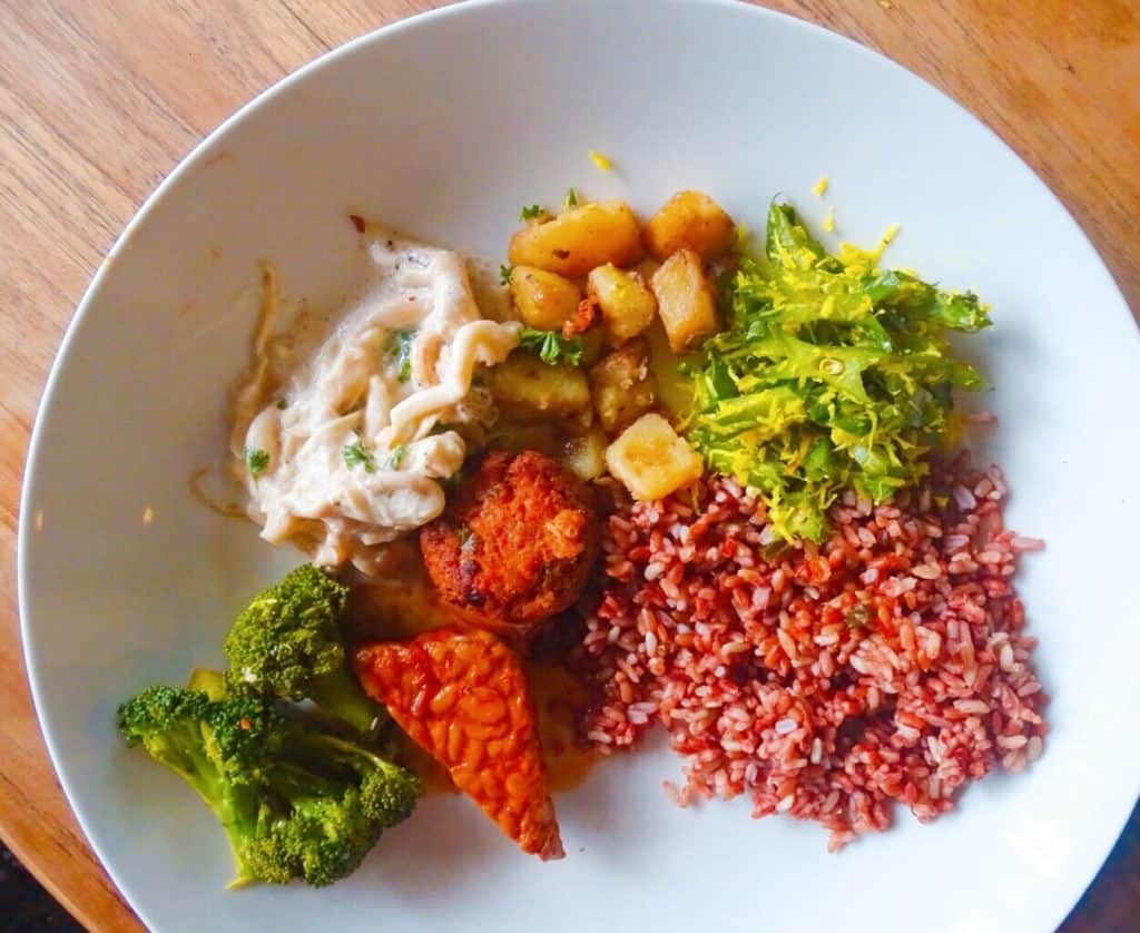 Healthy food Oma Jamu restaurant Canggu