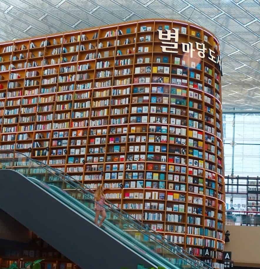 Gold Gangnam statue Seoul 