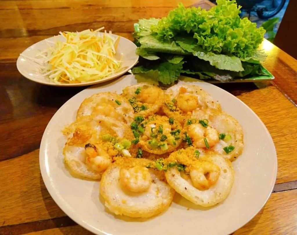 Bahn khot pancakes Saigon food guide
