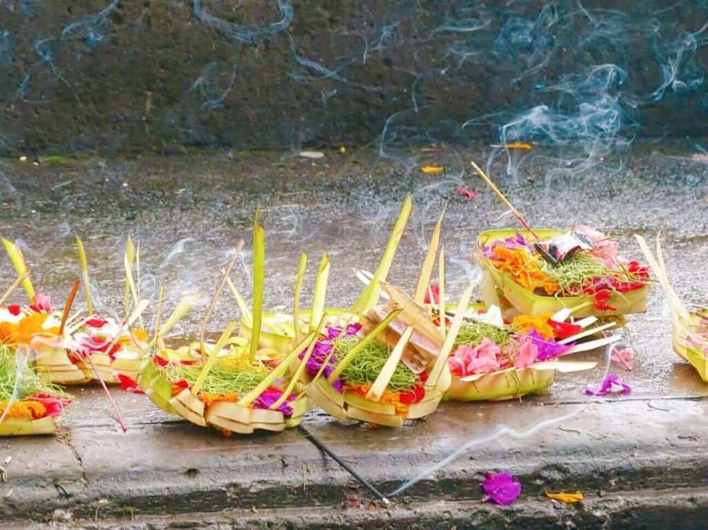 Offerings at Tirta Empul 
