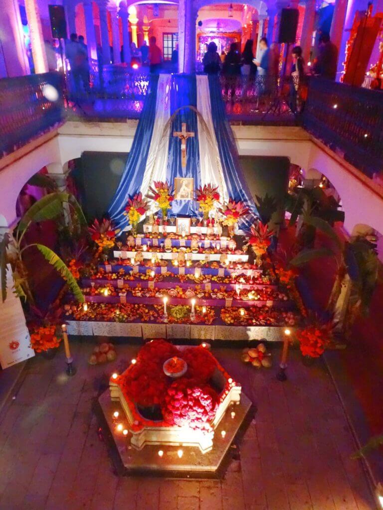 Public library ofrenda