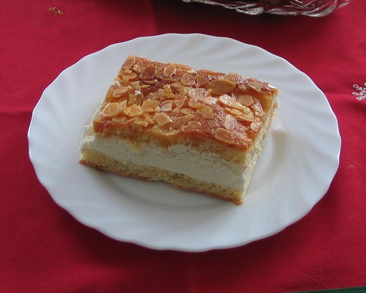 Bienenstich cake