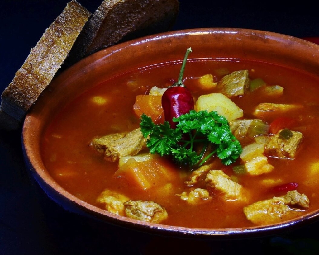 gulaschsuppe soup