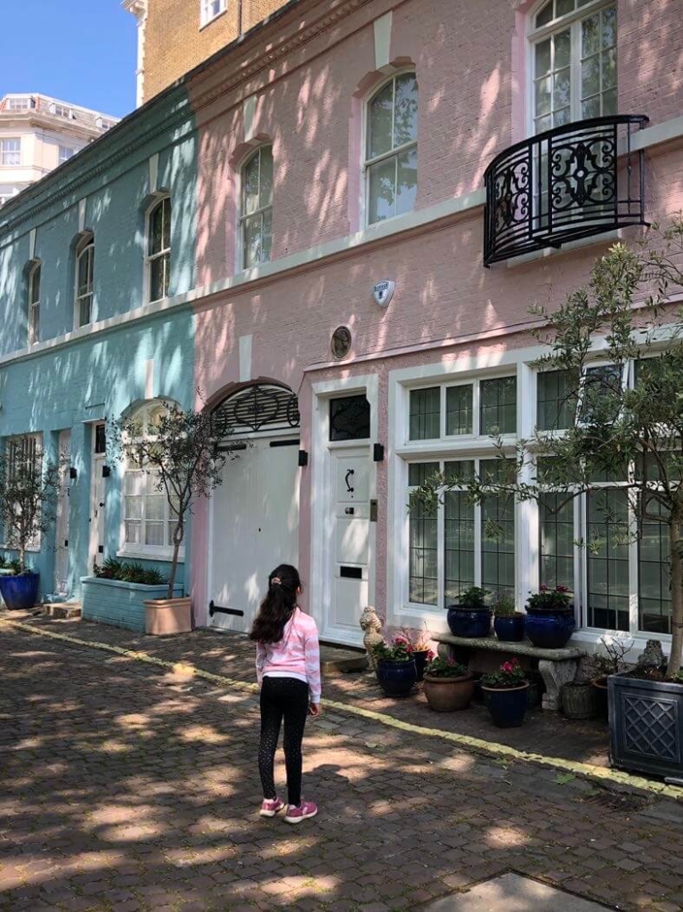 Ennismore Gardens Mews