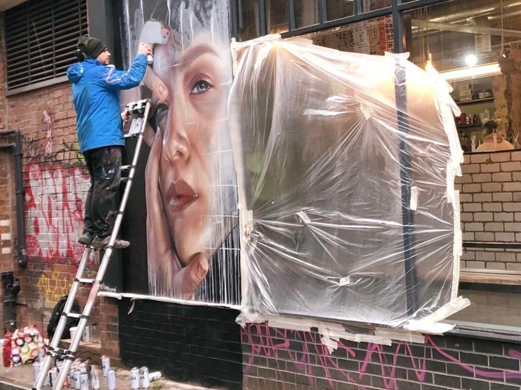 Street artist manchester in motion
