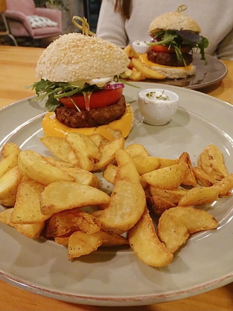 Vegan burger kind kitchen porto