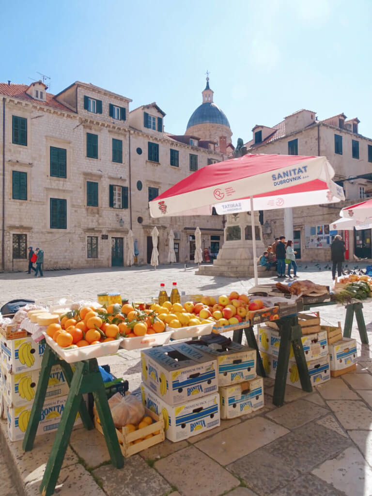 gunduliceva poljana market things. to do dubrovnik