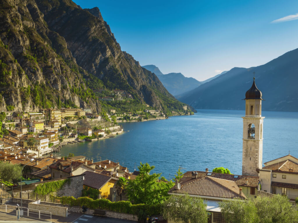 Lake como near milan worth visiting