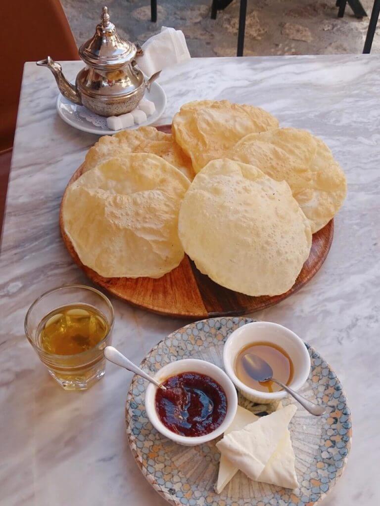 breakfast at merak stari bar