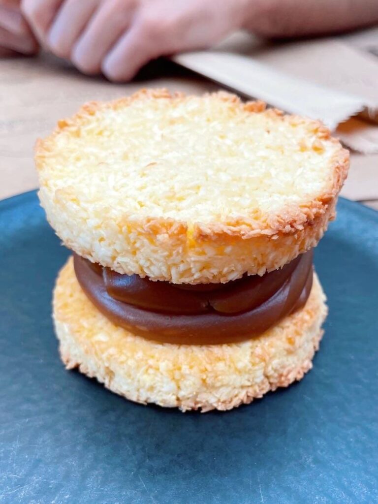 Alfajor dessert