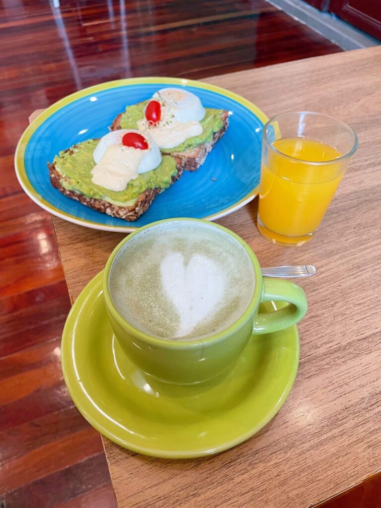 Brunch at Coffee Bike restaurant sucre